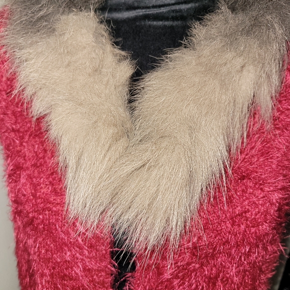 XL Alf Faux Fur Vest | Red and Black - Picture 4 of 7